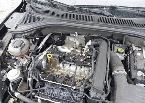 3VWCB7BU5KM131325